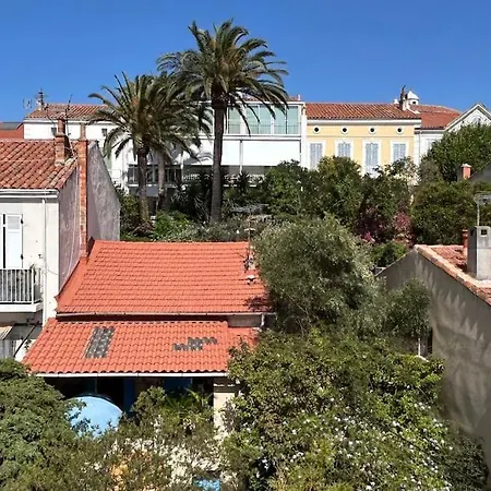 A 300m De La * Toulon